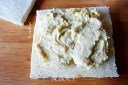 Make A cheese omelet sandwich step 1
