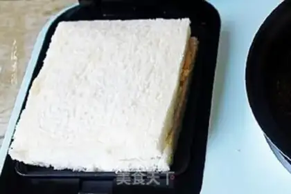 Make A cheese omelet sandwich step 4