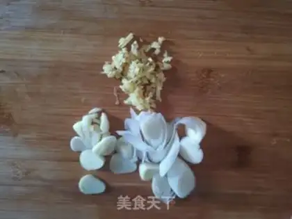 Make Slippery chicken sliced onions step 5