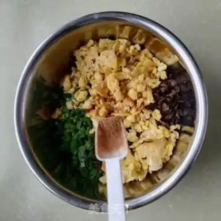Make An egg box with a pickle step 4