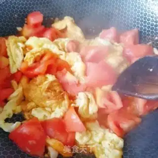 Make Tomato fried eggs step 7