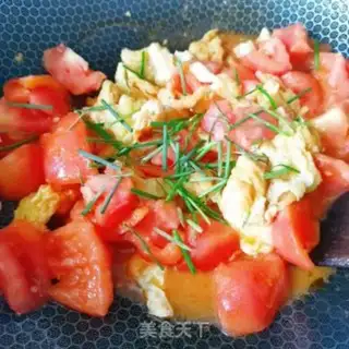 Make Tomato fried eggs step 8