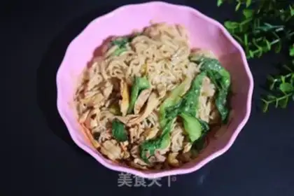 Make Chicken-cracker noodles step 0