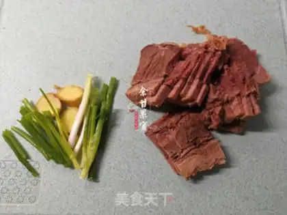 Make Beef hand noodles step 1