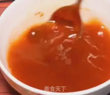 Make Egg sauce noodles step 1