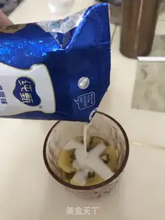 Make A walnut cup of yogurt step 4