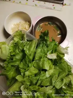 Make Sesame sauce, lettuce step 1