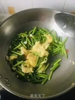 Make Garlic fried eggs step 7