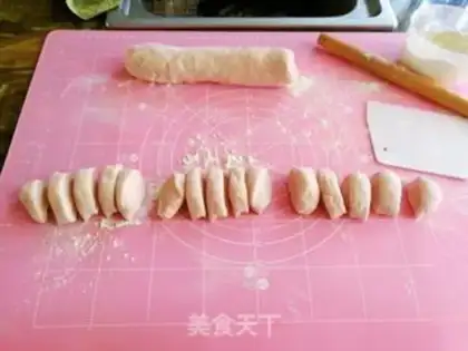 Make Rose buns step 4