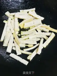 Make Four seasons of bean fried meat step 4