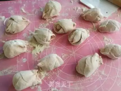Make Rose buns step 7