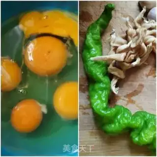 Make Pyramids and fried eggs step 0