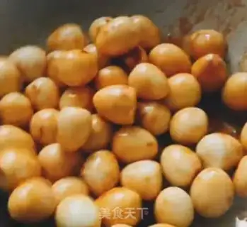 Make Red roasted quail eggs step 3