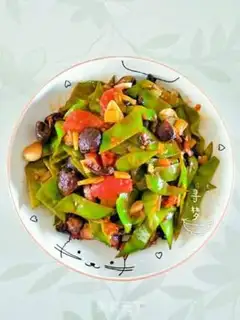 Make The mushroom tomato fried the pig