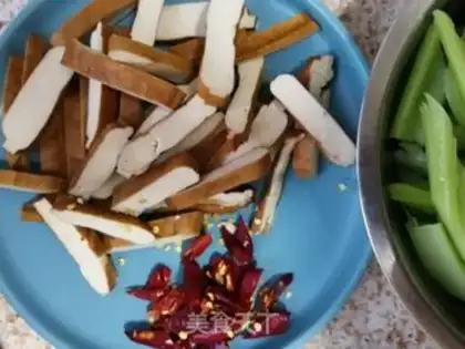 Make Celery fried beans step 2