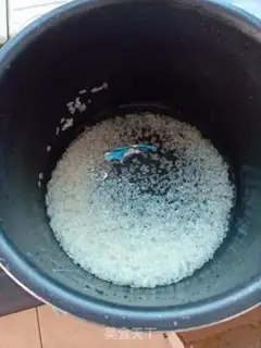 Make Sea gin and egg congee step 1