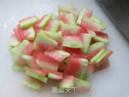 Make Watermelon peeled duck eggs step 1