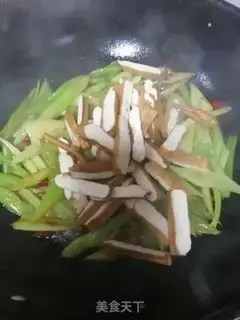 Make Celery fried beans step 6
