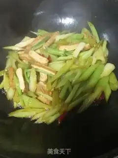 Make Celery fried beans step 8