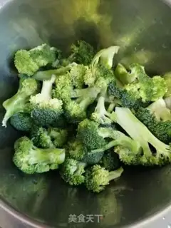 Make The broccoli mixed onions step 0