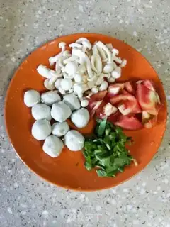 Make Platinum Tomatoball soup step 1