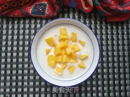 Make Peach-fruit yogurt bowl step 5