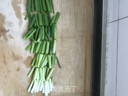 Make Onion noodles step 0