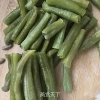 Make Sour bean horned ribs step 1