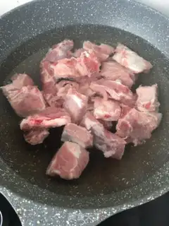Make Sour bean horned ribs step 2