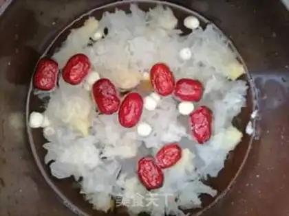 Make Silver Ear Lotus soup step 3