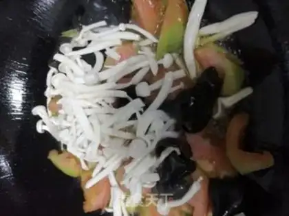 Make Tomato eggs with white mushrooms step 4