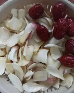 Make The red date lilies step 0