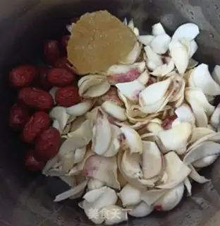 Make The red date lilies step 1