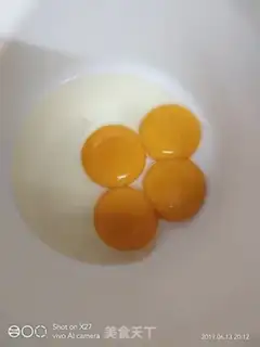 Make Red Scroll of Cake step 1