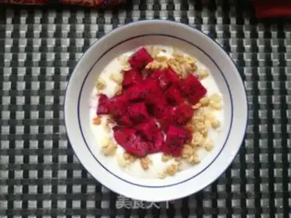 Make Flamingo poignant yogurt bowl step 6