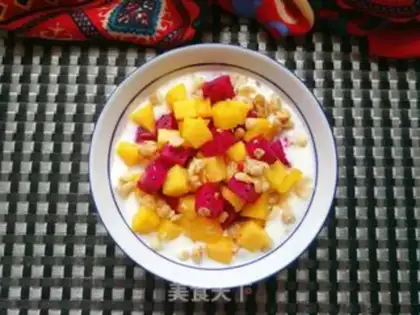 Make Flamingo poignant yogurt bowl step 8
