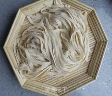 Make Onion noodles step 0