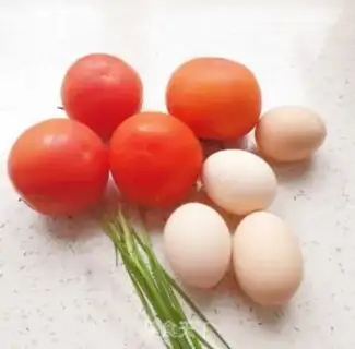 Make Tomato fried eggs step 0