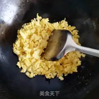 Make An egg box with a pickle step 1