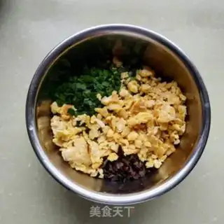 Make An egg box with a pickle step 3
