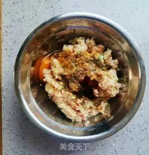 Make Liang is a meat dumpling step 4