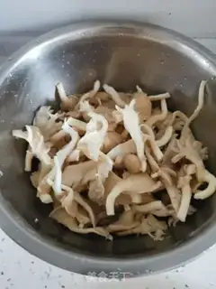 Make Dry fried mushrooms step 1