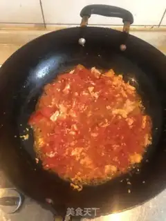 Make Tomato fried eggs step 5