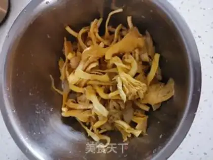 Make Dry fried mushrooms step 4