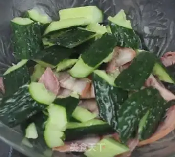 Make cucumber with pork step 0