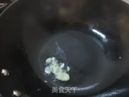 Make Tomato cucumber fried eggs step 2