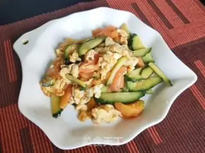 Make Tomato cucumber fried eggs step 9