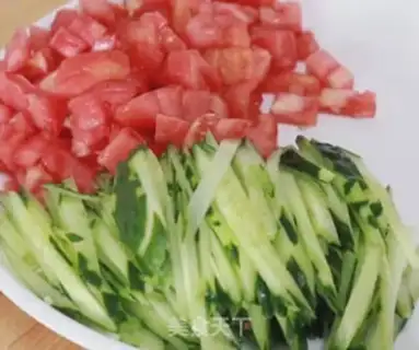 Make Sour cucumber tomato soup step 0