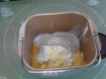 Make Peanut butter cream rose bread step 1