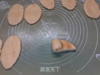 Make Peanut butter cream rose bread step 9